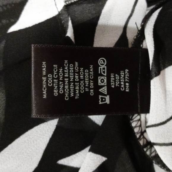 🆕️ 🖤Ann Taylor🖤 - Floral Pleated V-Neck L/S Top - Picture 9 of 12